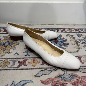 Vintage Volpato Venezia White Leather Pumps Made in Italy Size 38.5 Low Heel Cap